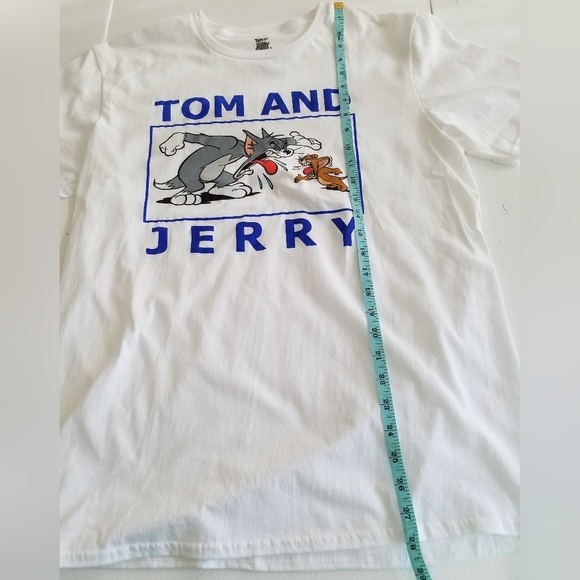 NWOT Tom and Jerry Graphic Tshirt Size Large - Picture 5 of 6